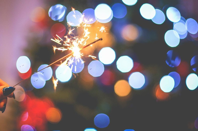 christmas-sparklers-fun-free-image